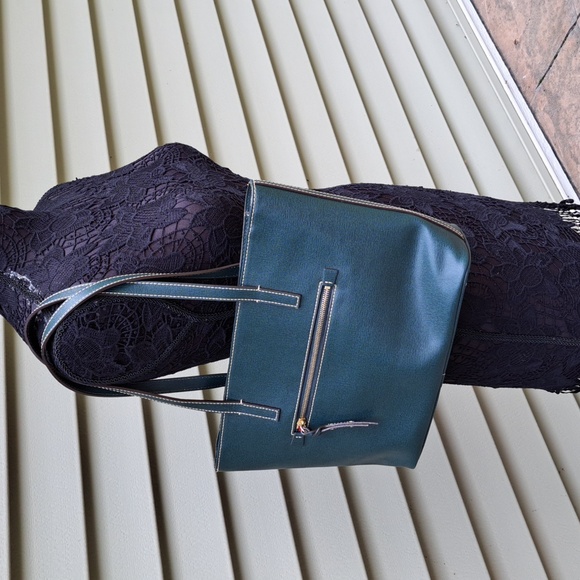 🌍.Dooney & Bourke🌍 - Picture 2 of 12